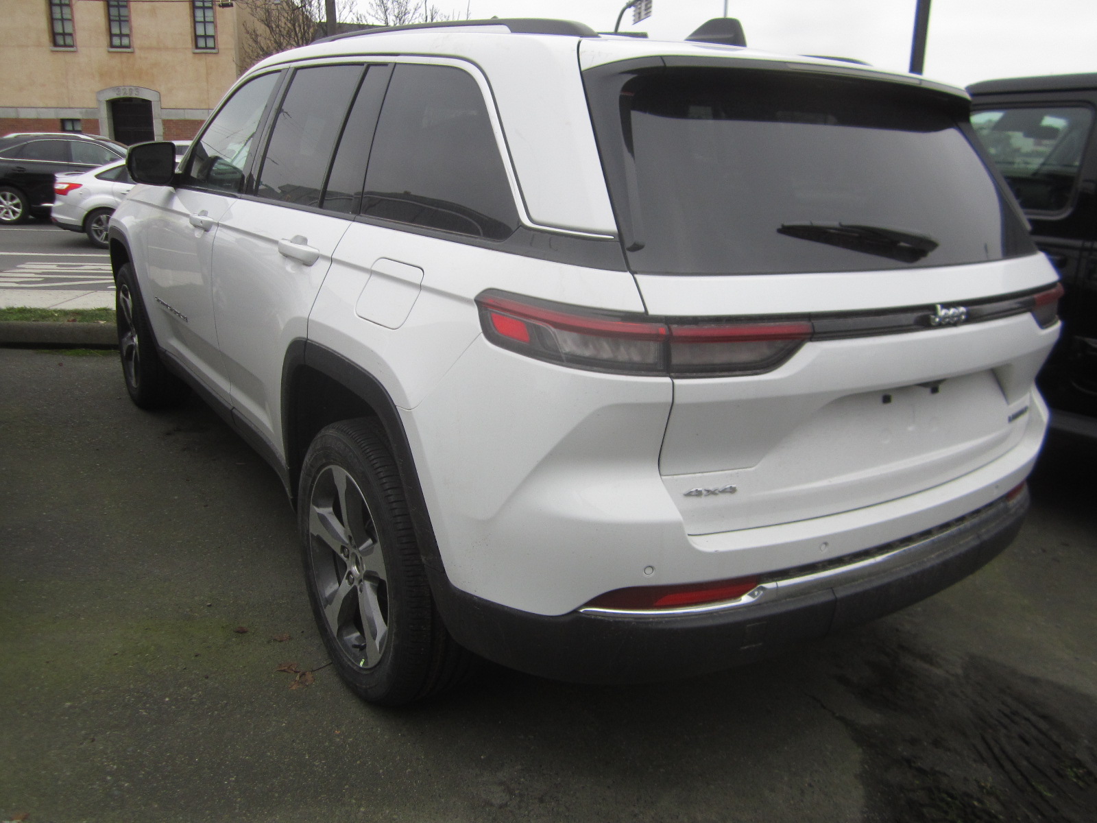 2023 Jeep Grand Cherokee in Victoria, British Columbia, 68,125